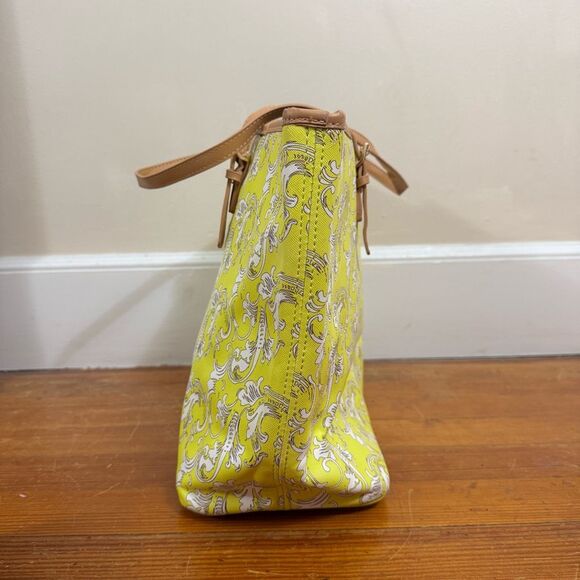 Shiraleah bright yellow baroque/paisley print shoulder strap beach tote bag - Picture 4 of 13